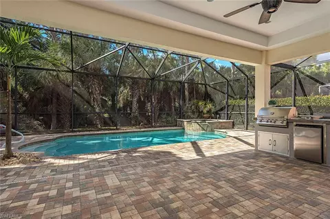 399 Saddlebrook Ln, Naples, FL 34110 photo 17