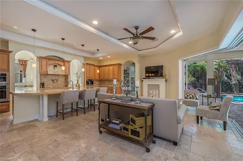 399 Saddlebrook Ln, Naples, FL 34110 photo 4