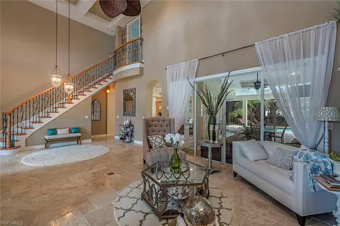 399 Saddlebrook Ln, Naples, FL 34110 photo 2