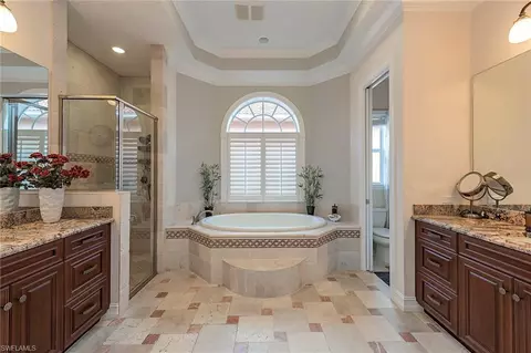 399 Saddlebrook Ln, Naples, FL 34110 photo 8