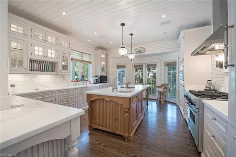 78 Broad Ave S, Naples, FL 34102 photo 4