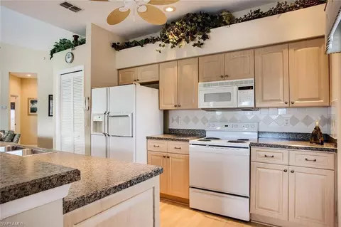 8032 Belmont Ct, Naples, FL 34113 photo 3