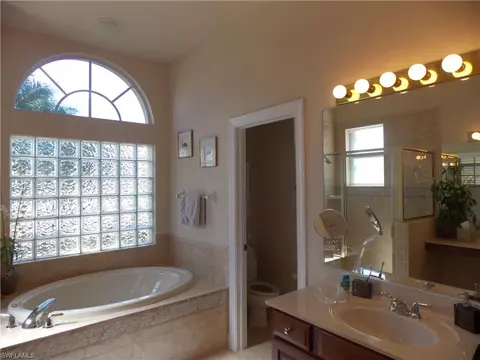 5015 Cerromar Dr, Naples, FL 34112 photo 14