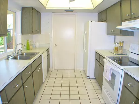 445 Golfview Dr, Naples, FL 34110 photo 7