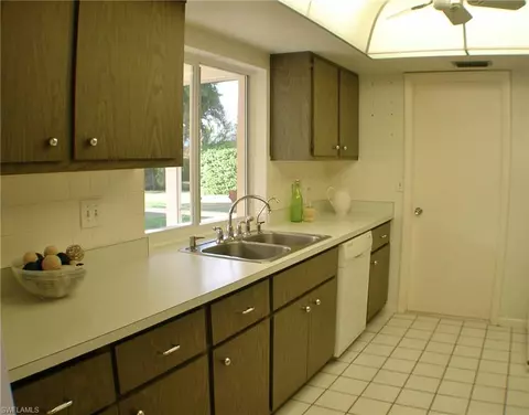 445 Golfview Dr, Naples, FL 34110 photo 8