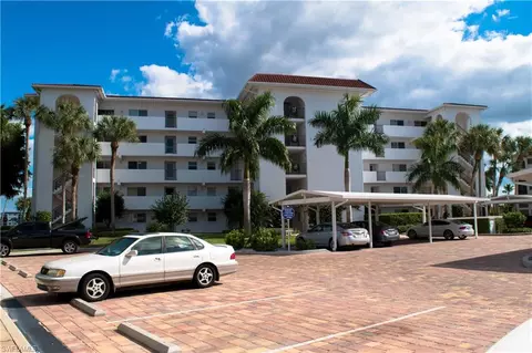 1 High Point Cir W #202, Naples, FL 34103 photo 1
