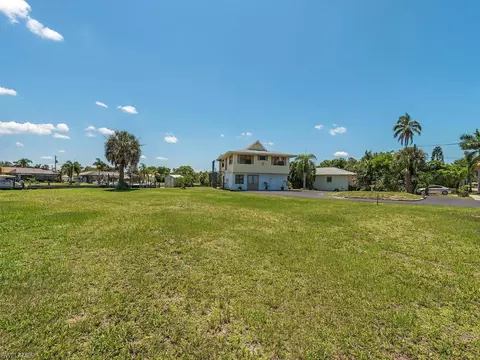 405 Capri Blvd, Naples, FL 34113 photo 4