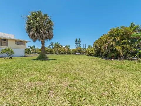 405 Capri Blvd, Naples, FL 34113 photo 3