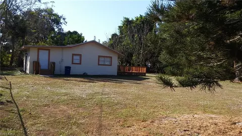 8650 Mockingbird Ln, Estero, FL 33928 photo 1