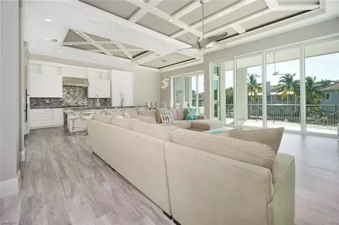 402 Pine Ave, Naples, FL 34108 photo 10