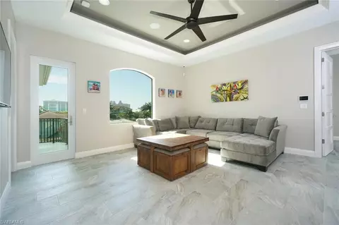 402 Pine Ave, Naples, FL 34108 photo 17