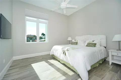 402 Pine Ave, Naples, FL 34108 photo 15