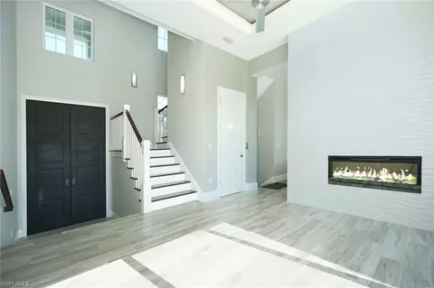 402 Pine Ave, Naples, FL 34108 photo 2