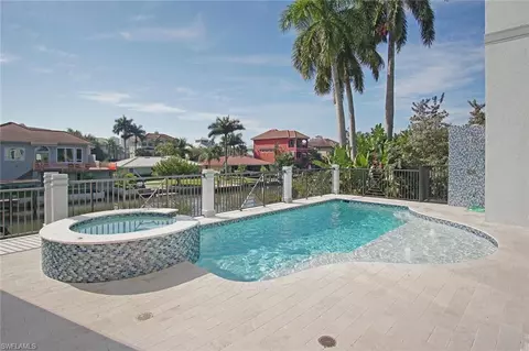 402 Pine Ave, Naples, FL 34108 photo 6