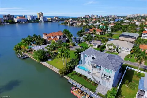 402 Pine Ave, Naples, FL 34108 photo 23