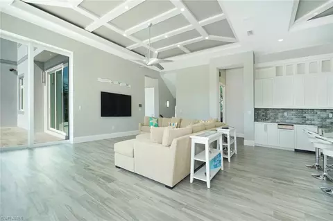 402 Pine Ave, Naples, FL 34108 photo 4
