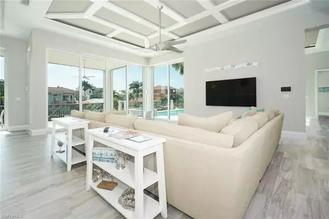 402 Pine Ave, Naples, FL 34108 photo 5