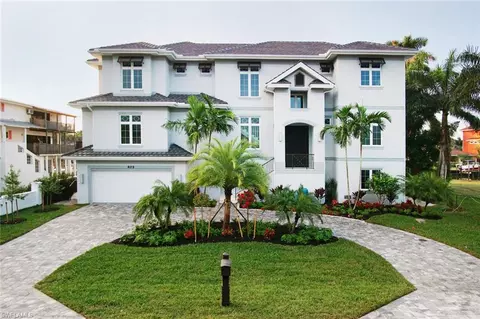 402 Pine Ave, Naples, FL 34108 photo 1