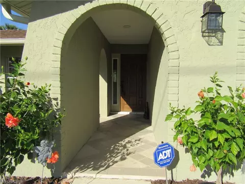 563 Cypress Way E, Naples, FL 34110 photo 11