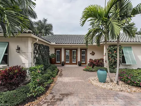 2705 Crayton Rd, Naples, FL 34103 photo 5