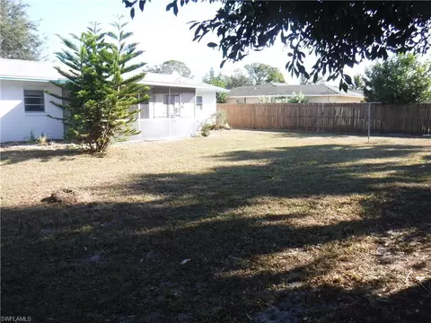 4822 Devon Cir, Naples, FL 34112 photo 6