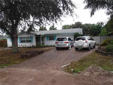 4822 Devon Cir, Naples, FL 34112 photo 2