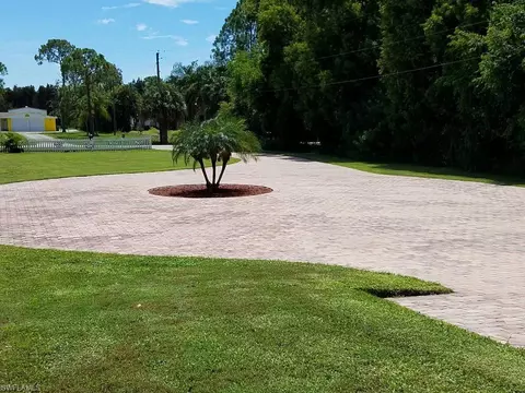 5307 Myrtle Ln, Naples, FL 34113 photo 3