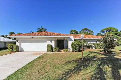 585 Whispering Pine Ln, Naples, FL 34103 photo 2