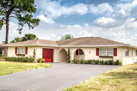 1082 Bluebird St, Naples, FL 34104 photo 1