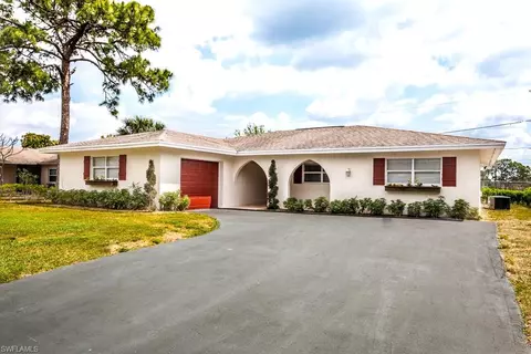 1082 Bluebird St, Naples, FL 34104 photo 2