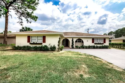 1082 Bluebird St, Naples, FL 34104 photo 3