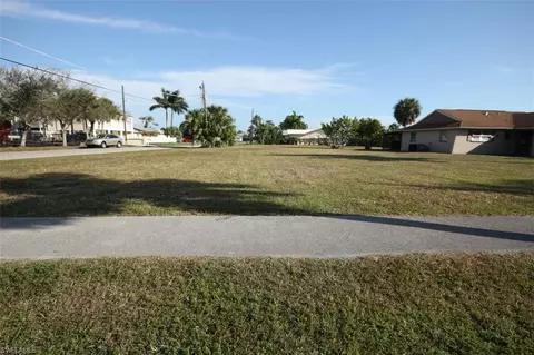 135 Capri Blvd, Naples, FL 34113 photo 1