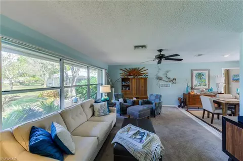 372 Juli Fe Dr, Naples, FL 34110 photo 7