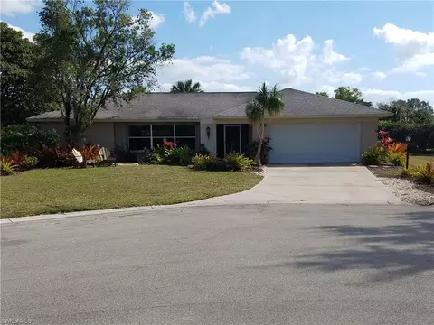 372 Juli Fe Dr, Naples, FL 34110 photo 2