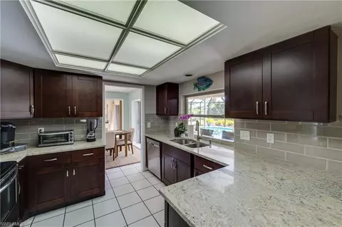 372 Juli Fe Dr, Naples, FL 34110 photo 3