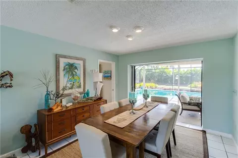372 Juli Fe Dr, Naples, FL 34110 photo 4