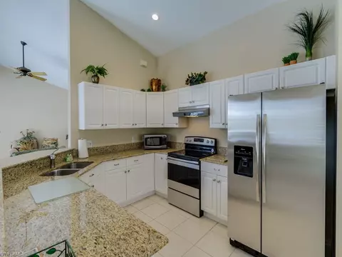 942 Marble Dr, Naples, FL 34104 photo 6