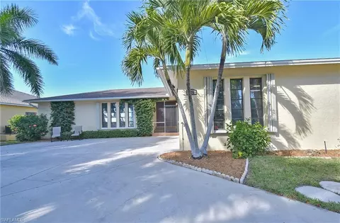 475 Heron Ave, Naples, FL 34108 photo 2