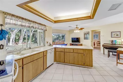 400 Cocohatchee Dr, Naples, FL 34110 photo 8