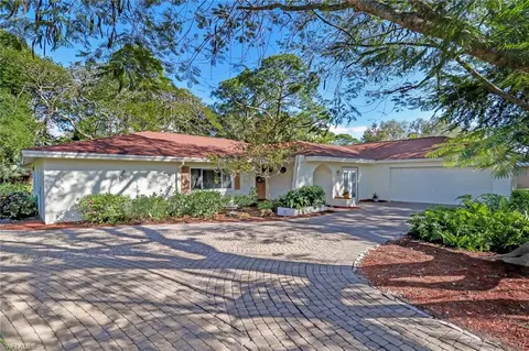 400 Cocohatchee Dr, Naples, FL 34110 photo 2