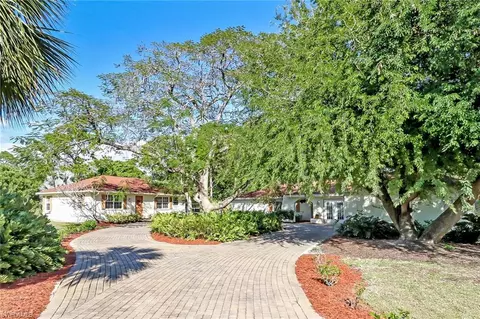 400 Cocohatchee Dr, Naples, FL 34110 photo 1