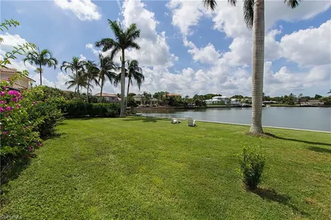 390 Springline Dr, Naples, FL 34102 photo 4