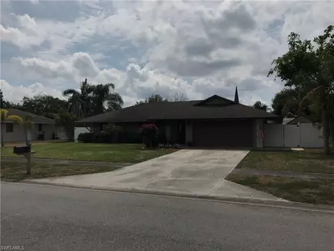 34 Willoughby Dr, Naples, FL 34110 photo 2
