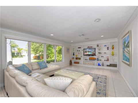 1707 3rd St S, Naples, FL 34102 photo 4