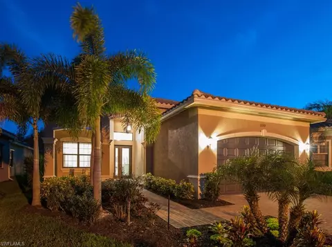 3199 Pacific Dr, Naples, FL 34119 photo 3