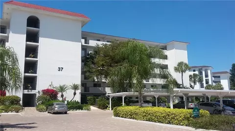 37 High Point Cir E #504, Naples, FL 34103 photo 1