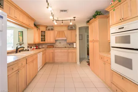 10353 Winterview Dr, Naples, FL 34109 photo 15