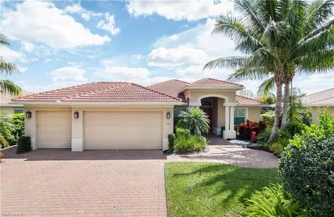 323 Saddlebrook Ln, Naples, FL 34110 photo 1
