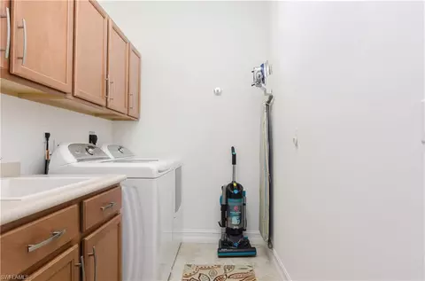 323 Saddlebrook Ln, Naples, FL 34110 photo 16