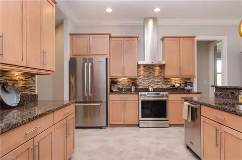 323 Saddlebrook Ln, Naples, FL 34110 photo 2